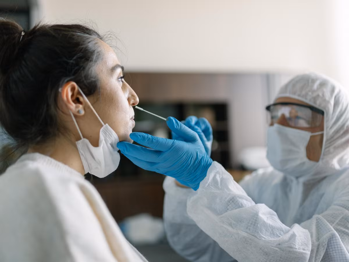 Phat hien moi ve nhung nguoi co nguy co mac Covid-19 sau tiem vaccine-Hinh-2