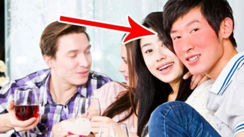 Vi sao co nguoi de bi do mat khi uong ruou, nguoi lai khong?