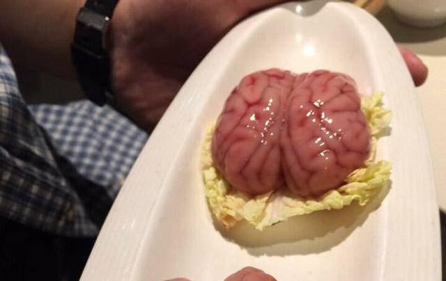 Khiep dam mon an kinh di the hien quyen uy Tu Hy Thai Hau-Hinh-2