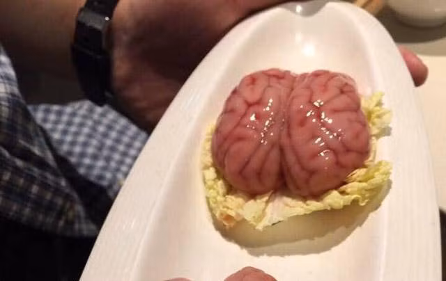 Khiep dam mon an kinh di the hien quyen uy Tu Hy Thai Hau-Hinh-2