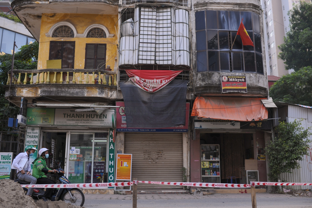 Tháng 10/2017, UBND TP. Hà Nội ban hành quyết định phê duyệt dự án cải tạo, mở rộng đường Vũ Trọng Phụng (phường Thanh Xuân Trung, quận Thanh Xuân) dài 434 m. Dự án do UBND quận Thanh Xuân là chủ đầu tư có tổng mức đầu tư hơn 360 tỷ đồng. Hệ thống kỹ thuật gồm: Hào kỹ thuật để hạ ngầm hệ thống điện, viễn thông, thông tin liên lạc và hệ thống rãnh thoát nước B300 nằm dọc hai bên hè sát vị trí nhà dân; cống hộp thoát nước hệ thống theo quy hoạch…