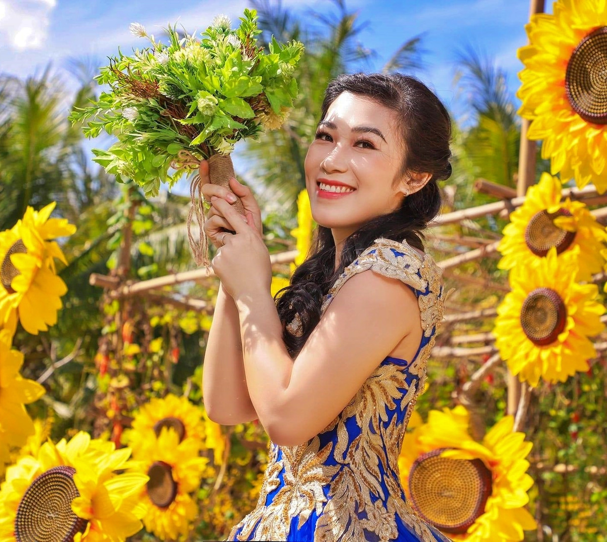 Co gai mien Tay xinh dep yeu va cuoi chang trai nam mot cho