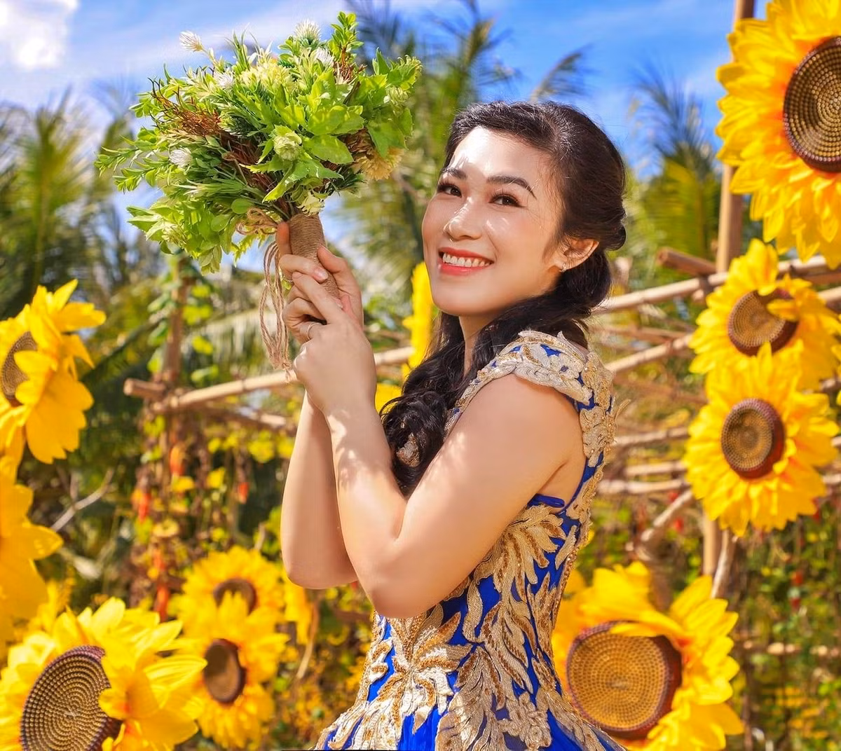 Co gai mien Tay xinh dep yeu va cuoi chang trai nam mot cho