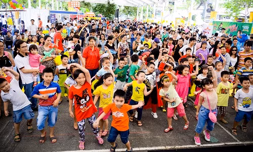 Đến với lễ hội này, các bé không chỉ được hóa thân thành các nhân vật truyện tranh mình yêu thích mà còn được tham gia nhiều trò chơi thú vị, giúp bé rèn luyện thể chất và phát huy trí tưởng tượng của mình.