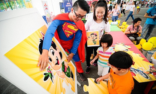 Tạo ra một phiên bản Comic Con Nhí dành riêng cho trẻ em là một ý tưởng tuyệt vời đến từ nhãn hàng Love’in Farm KUN, mang đến cho trẻ em Việt Nam một sân chơi đặc biệt, hiện đại và hấp dẫn cuối tuần với những trò chơi giúp các bé rèn luyện thể chất và phát huy sáng tạo.