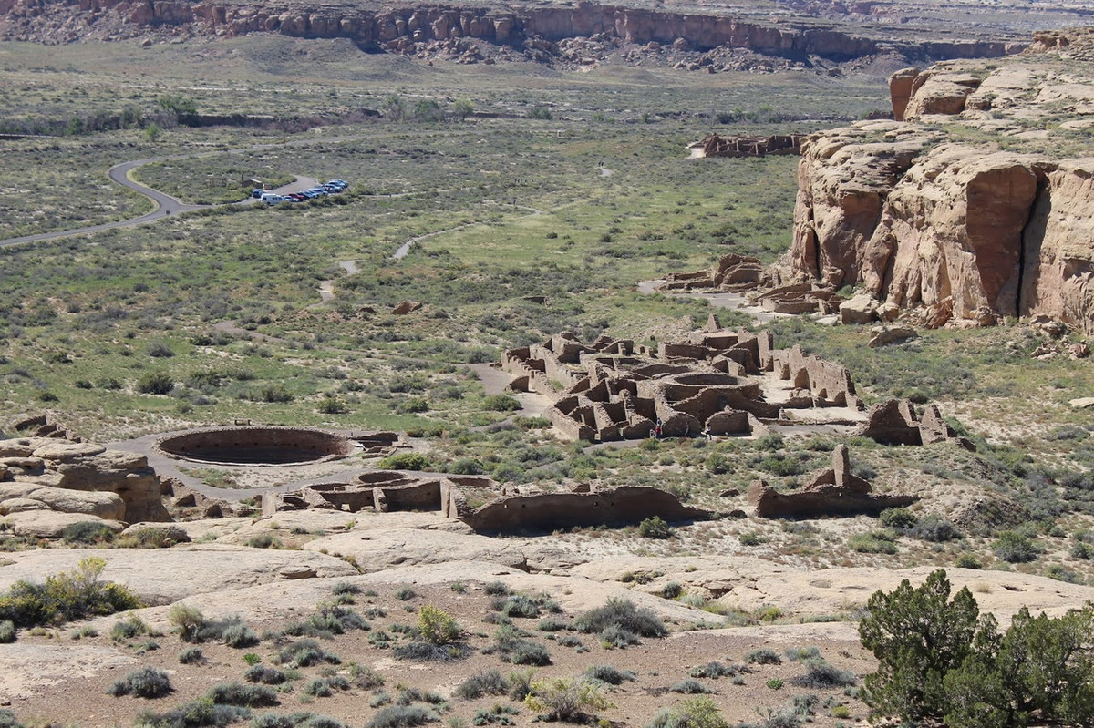 Khu phức hợp Chetro Ketl nằm gần Pueblo Bonito, là nơi có khoảng 500 căn phòng và một kiva rất đồ sộ. Ảnh: GJ Hikes.