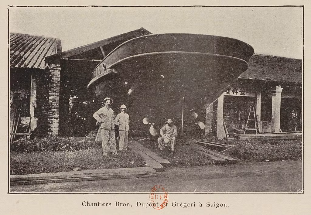 Nhà máy đóng tàu của hãng cơ khí Bron, Dupont và Grégori ở Sài Gòn.