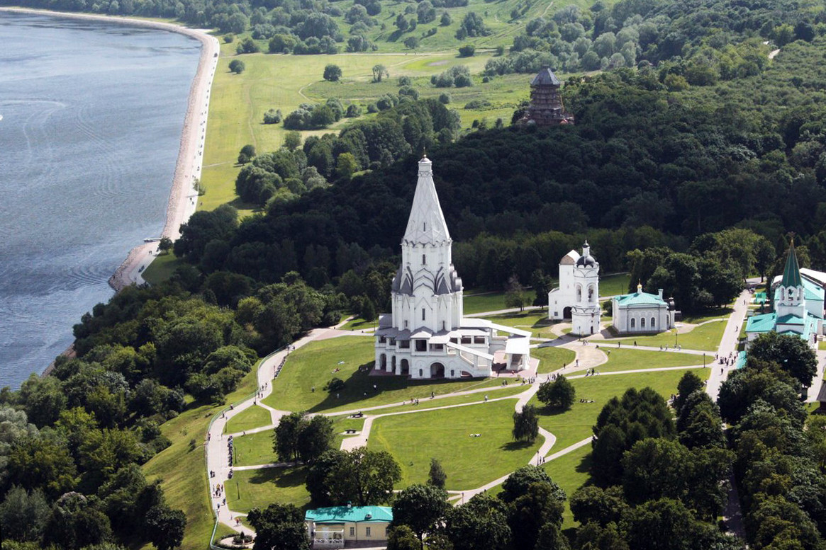 Nhà thờ này được xây dựng năm 1530 theo lệnh của đại công tước Vasilii III Ivanovich để kỷ niệm sinh nhật của người thừa kế ngai vàng được chờ đợi từ lâu (Ivan Bạo chúa trong tương lai). Ảnh: Москва 24.