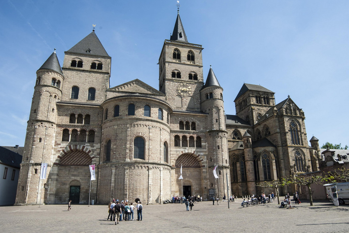 Với kích thước 112,5 x 41 mét, đây là nhà thờ có quy mô lớn nhất của Giáo hội Công giáo bên ngoài kinh thành Rome dưới thời kỳ La Mã. Ảnh: Urlaub in Rheinland-Pfalz.