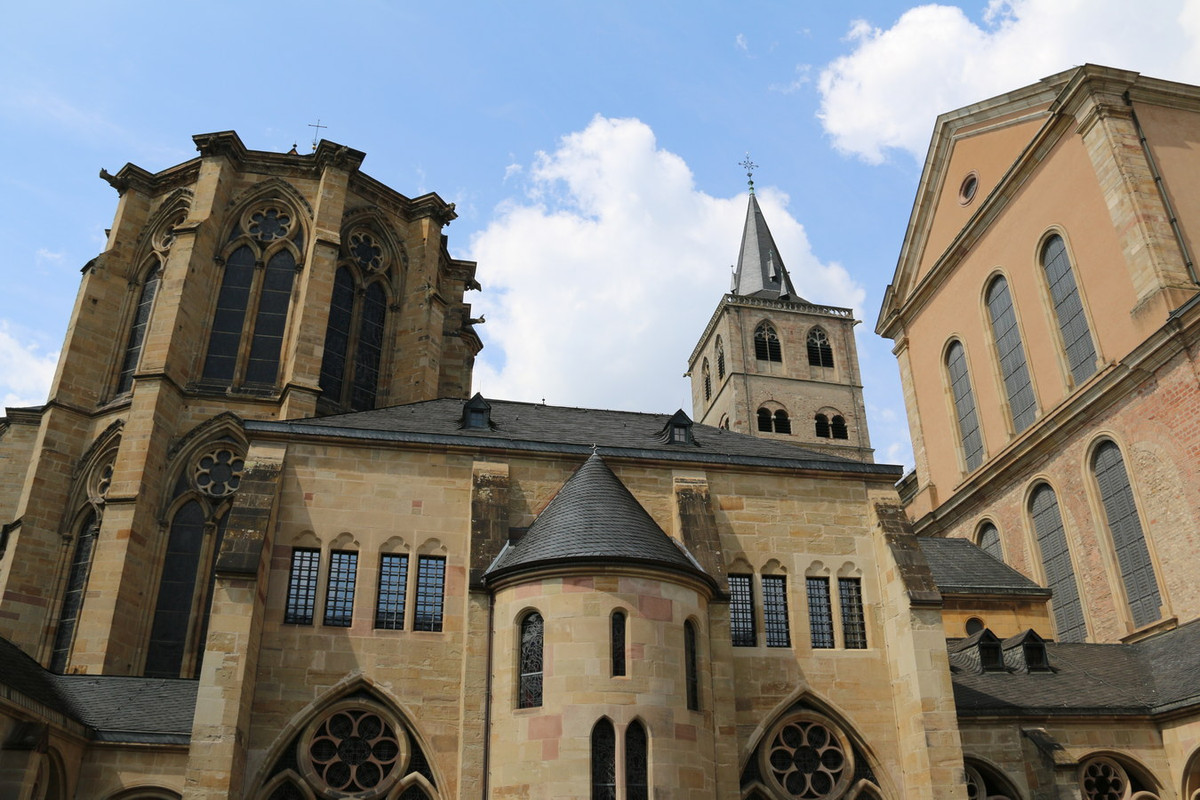 Trải qua nhiều thế kỷ tồn tại, nhà nhờ đã nhiều lần bị tàn phá bởi chiến tranh và được phục hồi sau đó. Ảnh: Wikipedia.