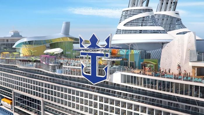 Với sức chứa 5.610 hành khách, tàu có khối lượng 250.800 tấn, tổng chiều dài của tàu là 365m