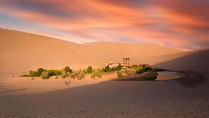 Vào mỗi mùa trong năm, hồ Bán Nguyệt lại mang những vẻ đẹp khác nhau