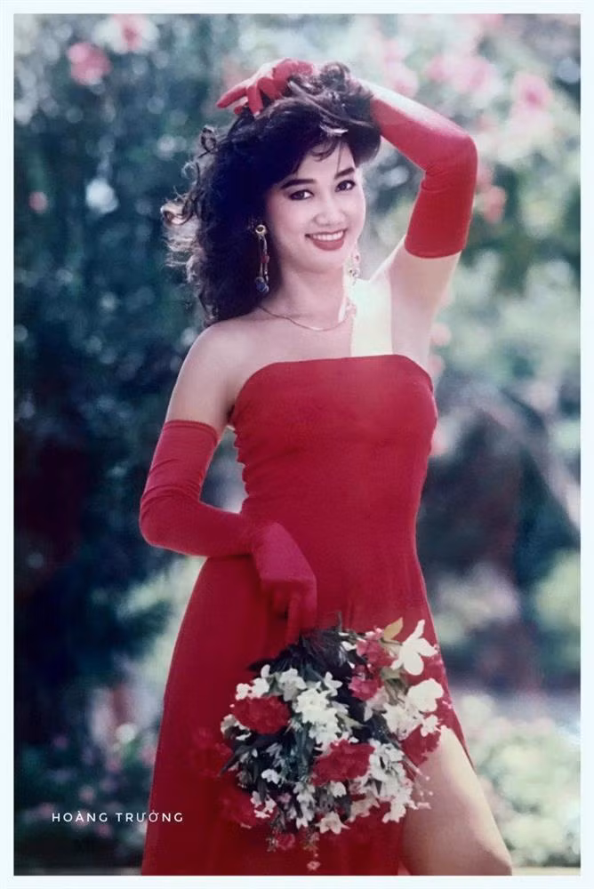 'Nu hoang anh lich' U60 di bien khoe dang dep nhu gai doi muoi