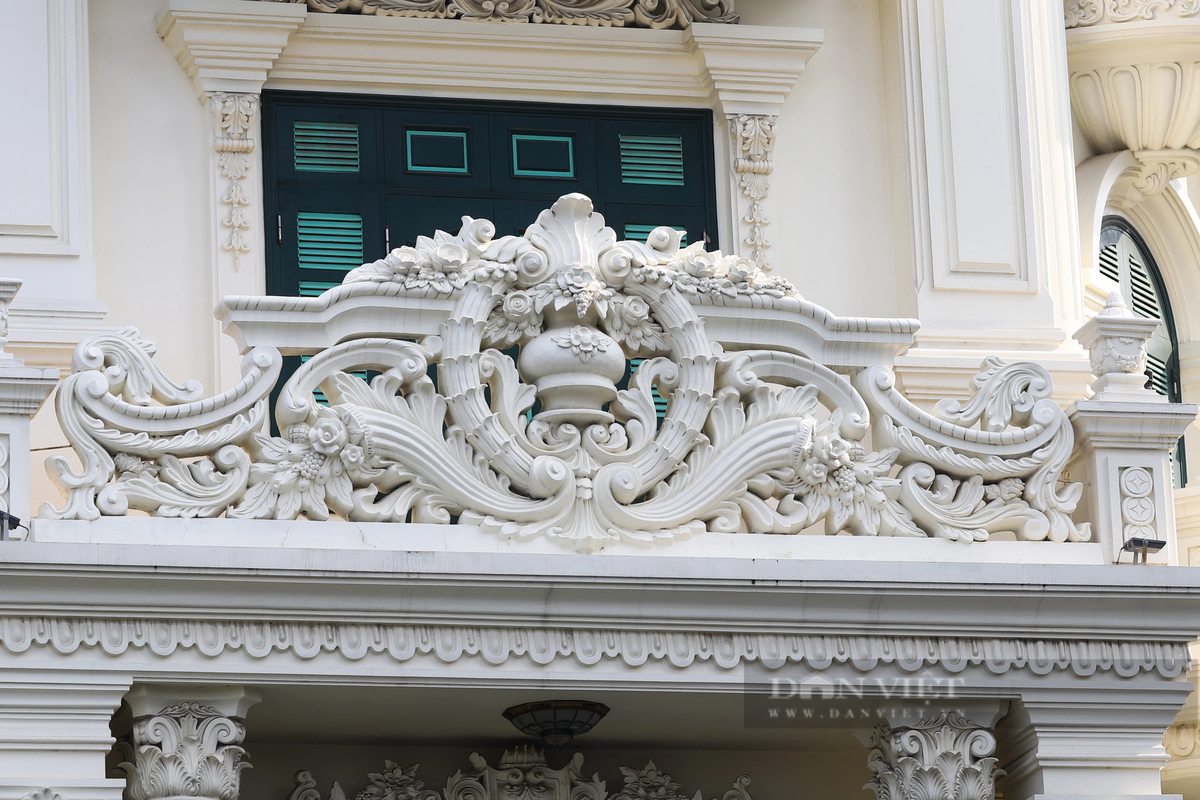 Các hoa văn trên những căn biệt thự và lâu đài này được chạm trổ, điêu khắc vô cùng tinh tế, sắc sảo, mang đậm phong cách châu Âu.