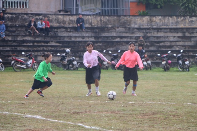 Đây cũng là cơ hội để chị em phụ nữ trên địa bàn huyện được giao lưu, chia sẻ kinh nghiệm trong lao động, cuộc sống. Đặc biệt, gìn giữ và giới thiệu tới đông đảo du khách về bản sắcvăn hóa truyền thốngdân tộc mình.