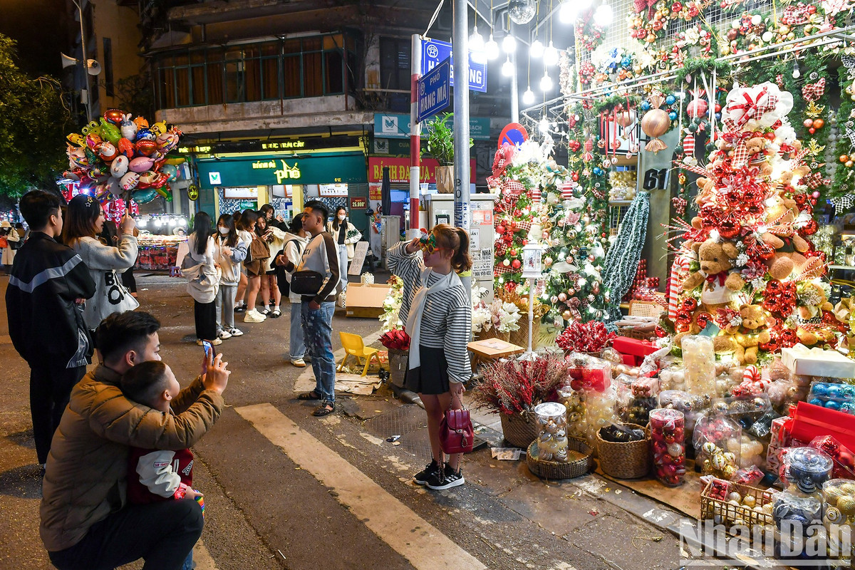 Bất kỳ góc phố nào cũng có thể tạo nên những khuôn hình đẹp cho các bạn trẻ check-in.
