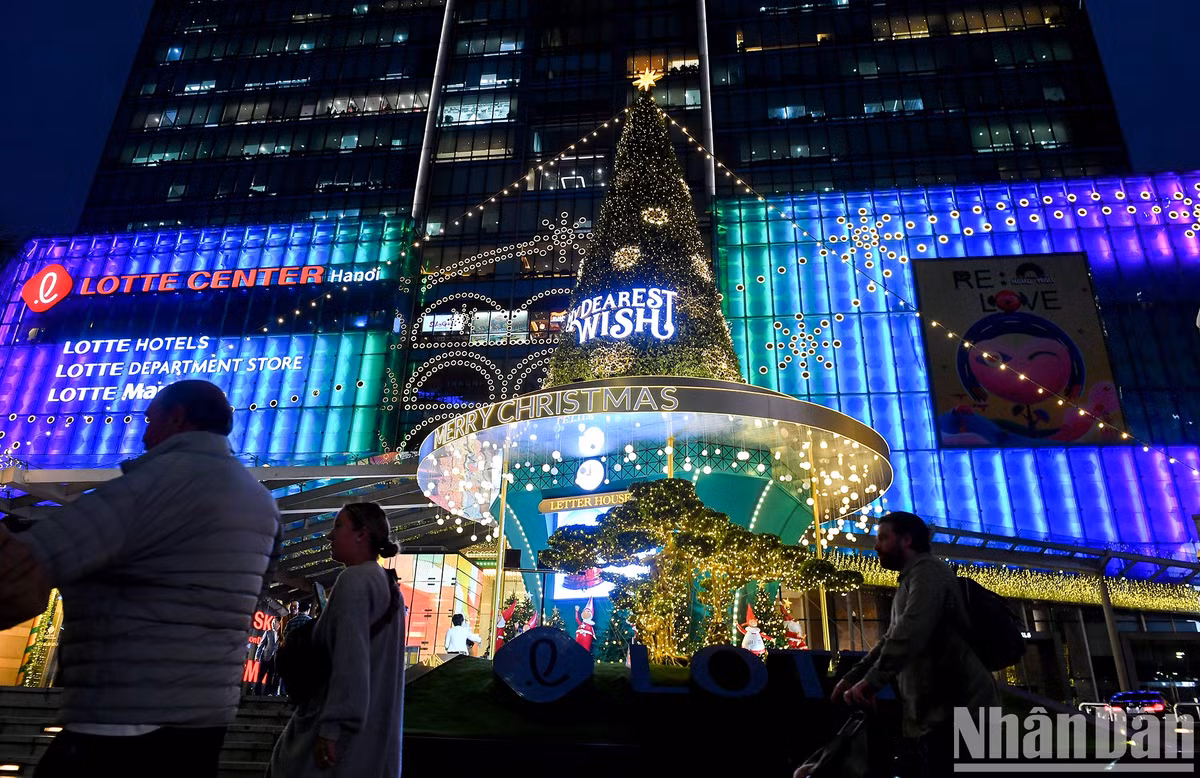 Mỗi mùa Giáng sinh, nơi đây đều gây được sự chú ý, thu hút sự chú ý của nhiều người qua lại.