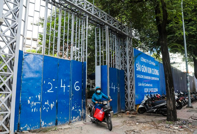 Sau đó, các cổ đông sáng lập của Sài Gòn Kim Cương đã chuyển nhượng phần vốn góp cho các đối tác khác. Đến nay, cổ đông sở hữu Sài Gòn Kim Cương không còn là 4 cổ đông sáng lập như trên, mà thay vào đó là những cái tên hoàn toàn mới, trong đó có liên quan đến tập đoàn Vạn Thịnh Phát của gia tộc giàu có nhàTrương Mỹ Lan.