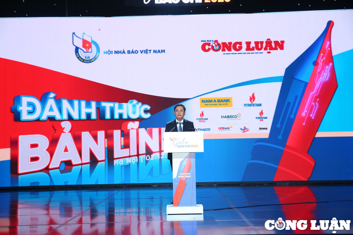 Gala Bao chi 2023 - Trao giai anh “Khoanh khac bao chi 2022”: Ton vinh ban linh dan than, lan toa suc sang tao-Hinh-3
