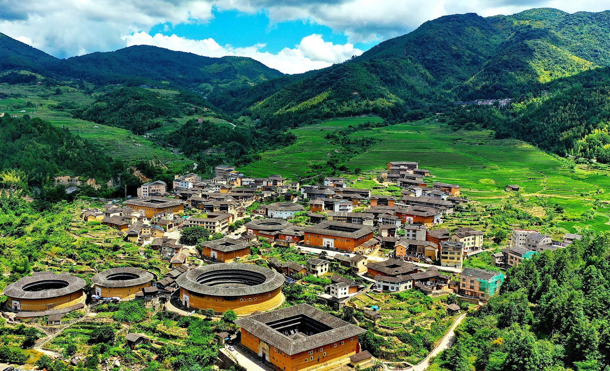 Vào năm 2008, một quần thể gồm 46 thổ lâu lâu đời và có kiến trúc còn nguyên vẹn ở Phúc Kiến đã được UNESCO công nhận là Di sản văn hóa thế giới. Ảnh: Learn Chinese.