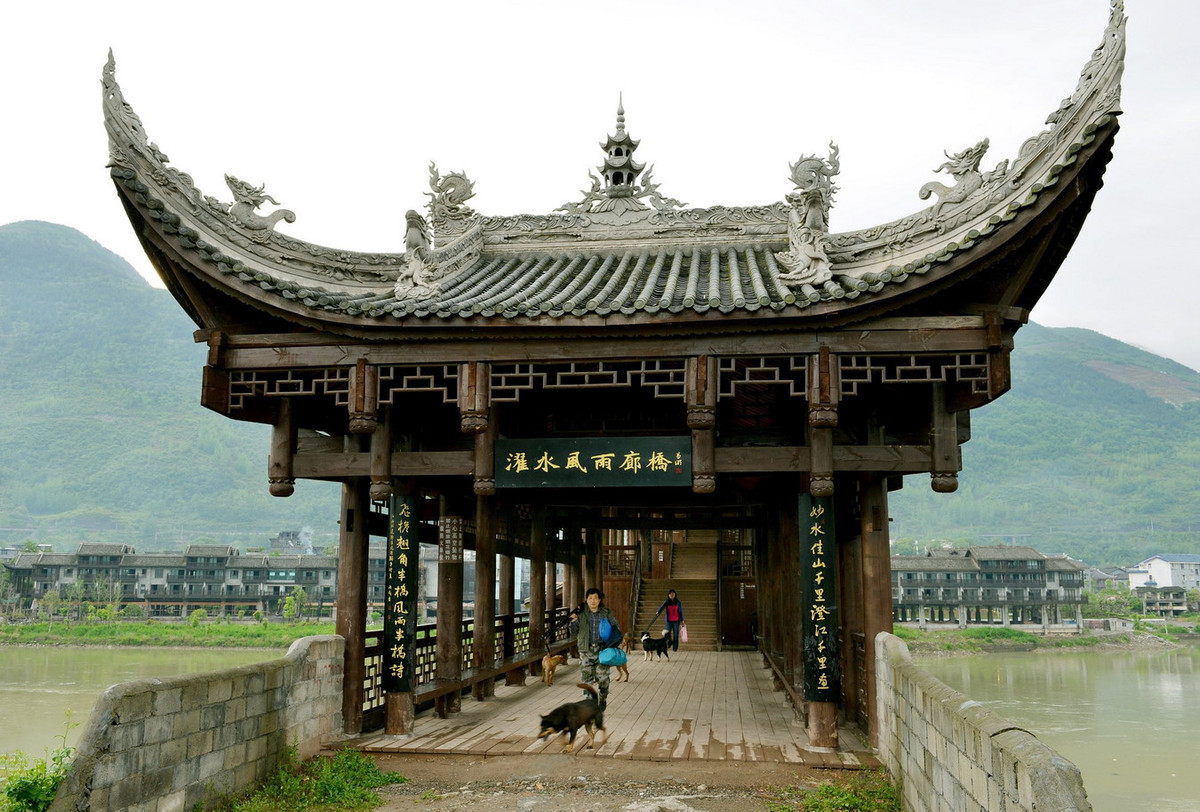 Điều đặc biệt là các cây cầu không cần đến một chiếc đinh nào trong quá trình xây dựng mà chủ yếu dựa vào các mộng ghép. Ảnh: i-love-banff.com