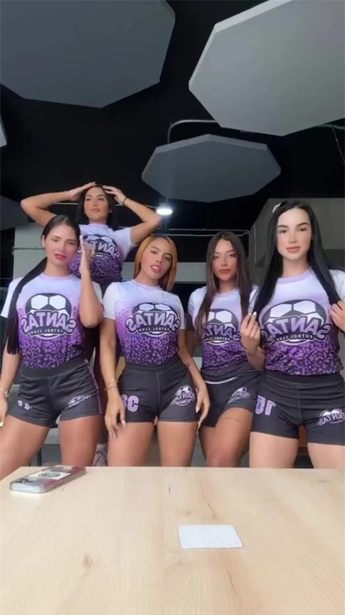 CLB goi cam nhat the gioi quy tu toan nguoi mau dinh dam-Hinh-2