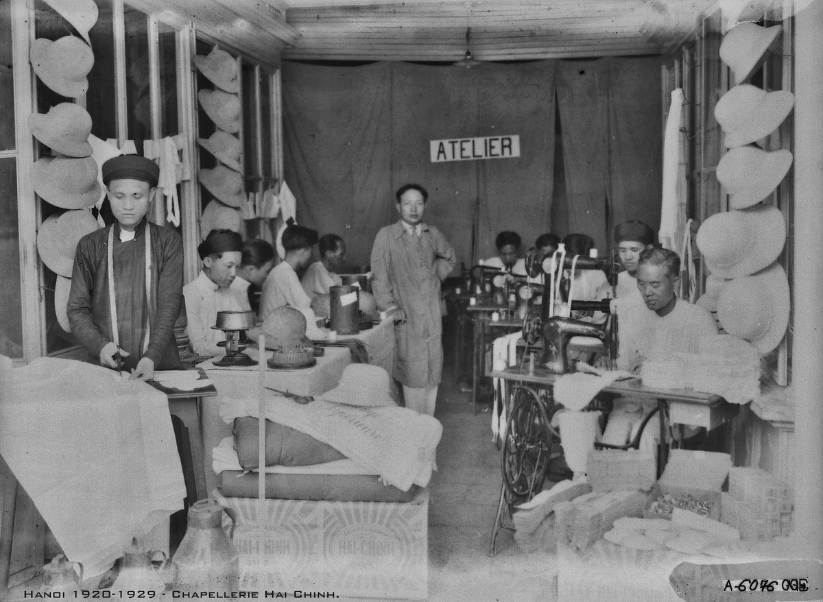 Bên trong xưởng sản xuất mũ Hai Chinh.