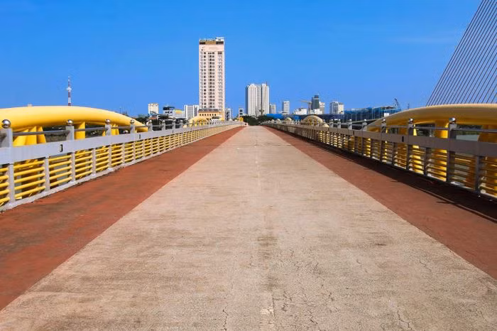 Cụ thể, giải đoạn 1 (năm 2024), cầu Nguyễn Văn Trỗi và khu vực công viên tổ chức một số hoạt động như: Trang trí điện chiếu sáng tạo điểm check-in; Triển lãm tranh ảnh và trưng bày sản phẩm, tác phẩm chuyên ngành định kỳ hằng quý và vào các ngày lễ, Tết. Đặc biệt, tại khu vực sẽ tổ chức sân khấu biểu diễn âm nhạc dân tộc, âm nhạc trữ tình, vũ hội đường phố trên, các sự kiện đồng diễn flashmob, lễ hội Yoga, nghệ thuật đường phố, ngày hội sách, lễ hội bia.