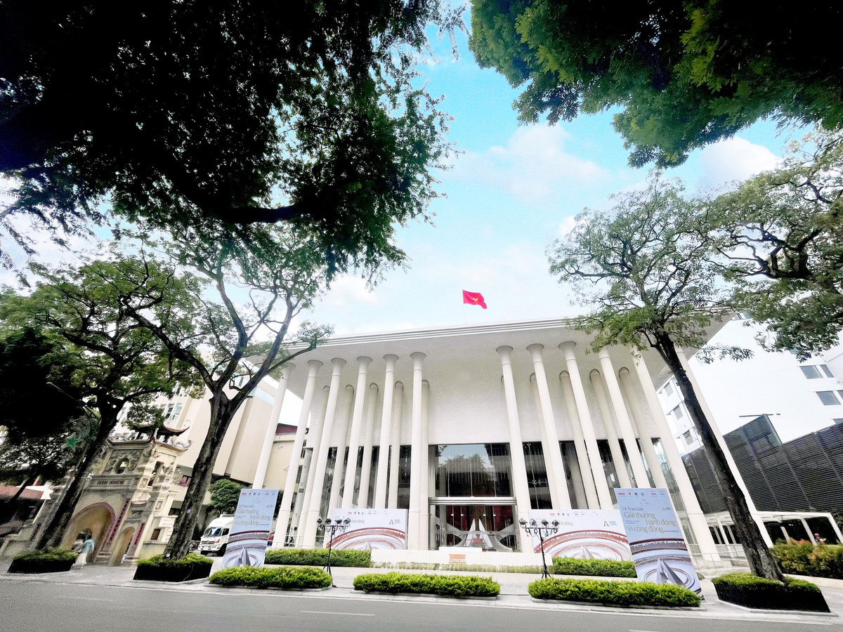 Can canh Nha hat Ho Guom top 10 nha hat opera tuyet voi nhat the gioi