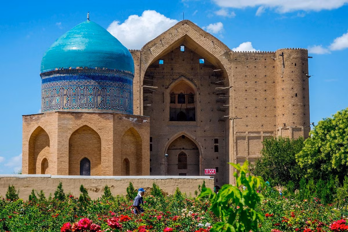 Có lẽ vì thế mà đây cũng là khu lăng mộ hiếm hoi trên thế giới tuy xây dựng dở dang nhưng vẫn là nguồn cảm hứng cho các công trình kiến trúc thời kỳ sau nó. Ảnh: Condé Nast Traveller India.