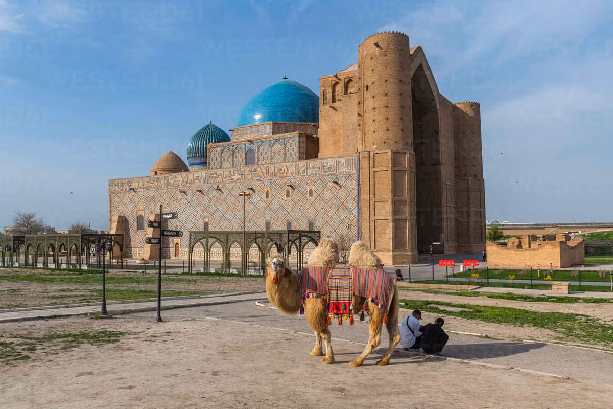 Lăng mộ Khoja Ahmed Yasawi đã được UNESCO công nhận là Di sản văn hóa thế giới vào năm 2003. Ảnh: Westend61.