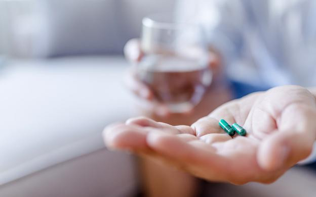 Phai dung thuoc moi khi om, nhung ban da biet cach uong dung chua?