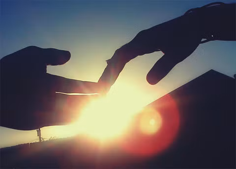  Dám buông bỏ: Cuộc đời này chứa đầy những gánh nặng về mặt tinh thần, nên đôi khi chúng ta cũng cần buông bỏ để sống thật hạnh phúc. Những lúc cần đặt xuống phải đặt, hãy cứ sống thật vui vẻ.