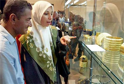 1. Kho báu Nimrud: Kho báu Nimrud (Iraq) được coi là một kho báu khổng lồ, lớn nhất khu vực Trung Đông. Nimrud là thủ đô của Assyria, đất nước cổ xưa thuộc miền Bắc Iraq. Thành phố này bị tàn phá hoàn toàn vào năm 612 trước Công nguyên trong cuộc chiến Assyria-Babylon. 