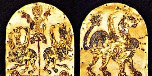 6. Kho báu Preslav: Kho báu Preslav được tìm thấy vào mùa thu năm 1978 tại vườn nho Castana, cách thủ phủ Veliki Preslav 3 km về phía Tây Bắc. Gồm hơn 170 đồ vật bằng vàng, bạc và đồng trong đó có 15 đồng bạc Byzantine thuộc về Constantine VII, Roman II (khoảng năm 945 đến năm 959) và một số tác phẩm nghệ thuật khác thuộc thế kỷ thứ 3 và 7.