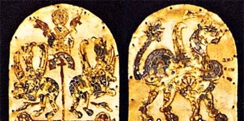 6. Kho báu Preslav: Kho báu Preslav được tìm thấy vào mùa thu năm 1978 tại vườn nho Castana, cách thủ phủ Veliki Preslav 3 km về phía Tây Bắc. Gồm hơn 170 đồ vật bằng vàng, bạc và đồng trong đó có 15 đồng bạc Byzantine thuộc về Constantine VII, Roman II (khoảng năm 945 đến năm 959) và một số tác phẩm nghệ thuật khác thuộc thế kỷ thứ 3 và 7.