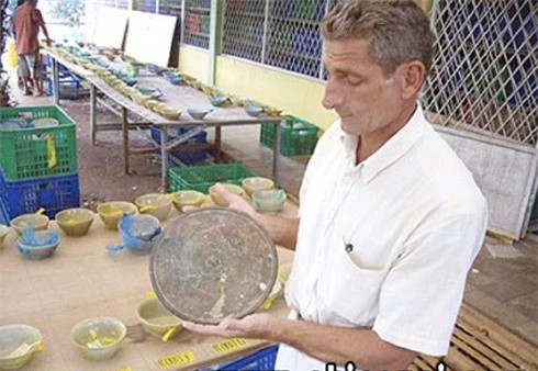 9. Kho báu Indonesia: Gồm gần 14.000 viên ngọc trai, 4.000 viên đá ruby, 400 viên sapphire, và hơn 2.200 viên ngọc hồng lựu, kho báu này được tìm thấy trên con tàu đắm thuộc lãnh hải Indonesia. Con tàu này nằm dưới đáy biển cách đây hơn 1.000 năm. Ước tính trị giá của kho báu này lên đến hàng tỷ đôla.