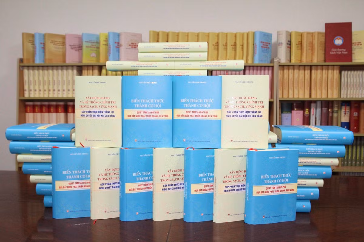 Hai cuon sach tam huyet cua Tong Bi thu Nguyen Phu Trong