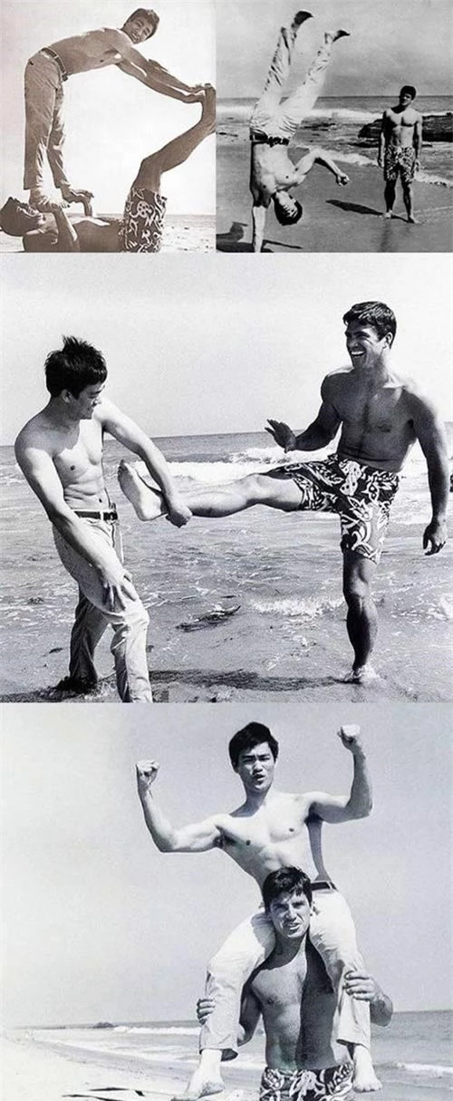 hững hình ảnh nhí nhảnh, trẻ trung khi Lý Tiểu Long cùng người bạn đi tắm biển.