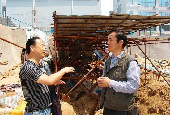 Sứ nhà Nguyên sở dĩ có giá trị như vậy là vì số lượng sứ thời này được lưu truyền lại rất ít, tất nhiên, chưa kể đến tài nghệ đỉnh cao của nghệ nhân làm sứ thời nhà Nguyên. 