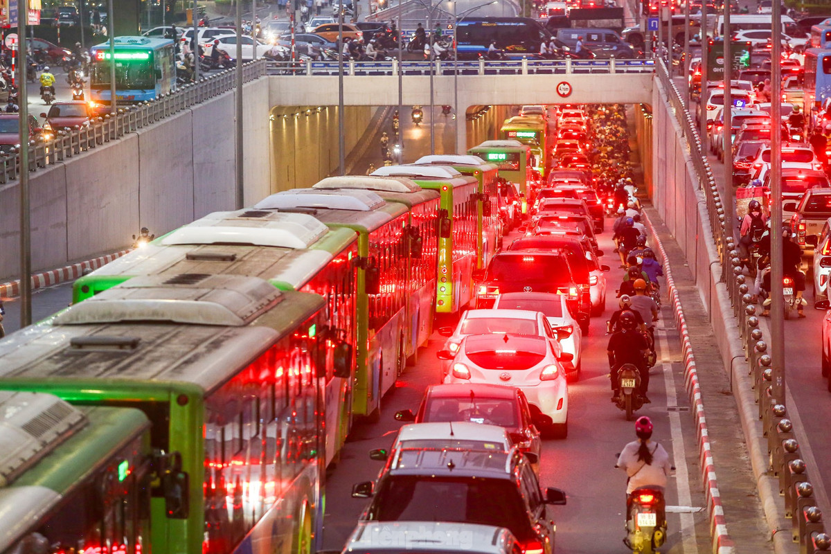 Đoạn đường xảy ra kẹt cứng hàng giờ đồng hồ.