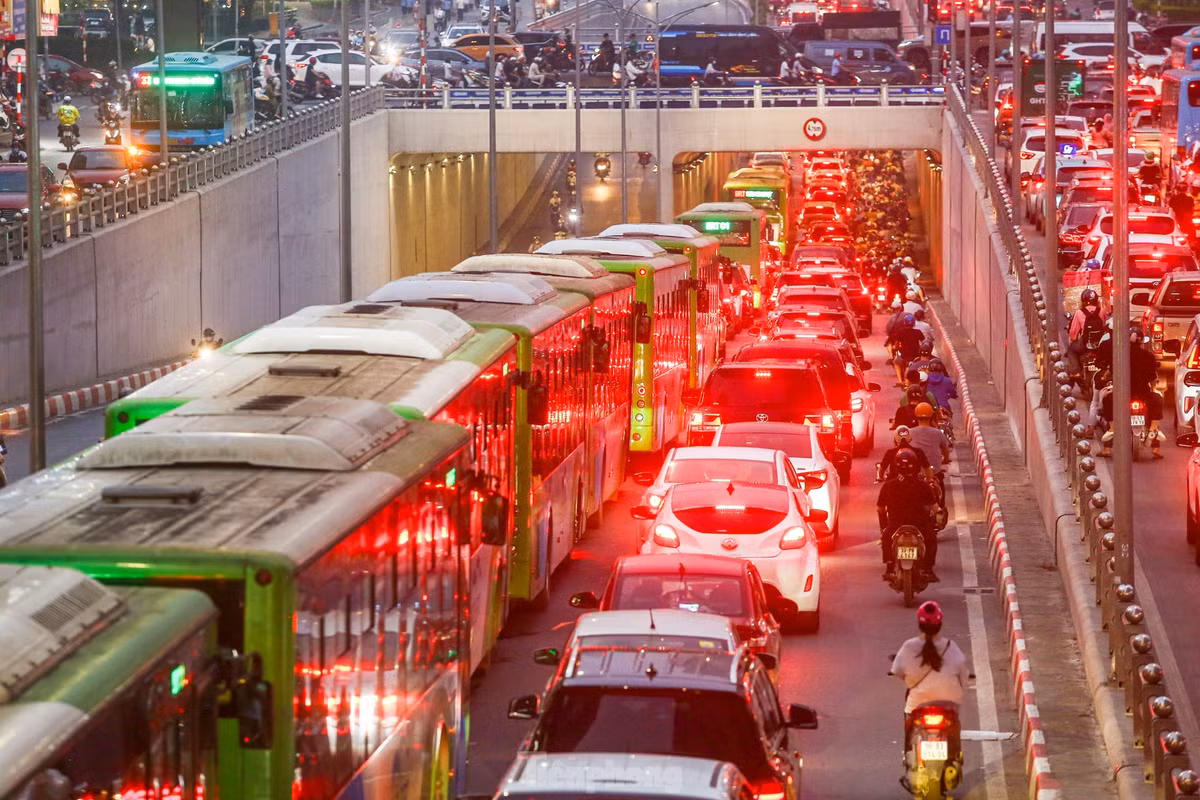 Đoạn đường xảy ra kẹt cứng hàng giờ đồng hồ.
