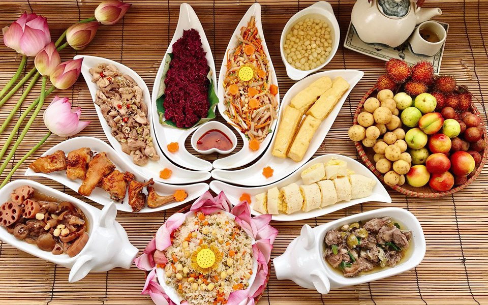 Hay ở miền Nam, có thể có món giống như xôi chè ở miền Bắc, hay cơm rượu vo lại thành viên tròn, hòa trong nước đường và nước cốt dừa; bánh ú có nhiều biến tấu khác như nhân mặn, nhân ngọt với đậu xanh, sầu riêng...