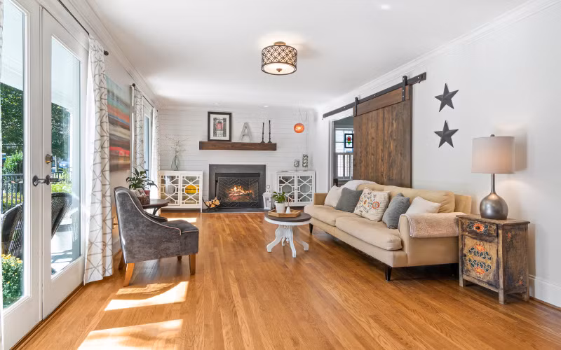 4 thu khong dat trong phong khach keo tien bac 'doi non ra di'-Hinh-2