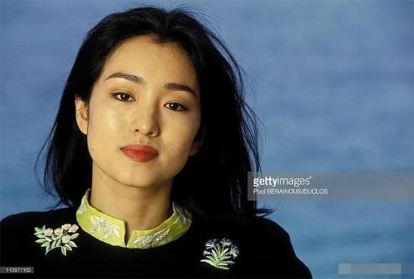 Nhìn từ xa, dường như có một sức hút vô tận, một lực nam châm khiến người ta không thể nhìn xuyên qua. Nếu năm ngọn núi và bốn ngọn núi phối hợp tốt thì núi sông sẽ hợp nhau, âm dương sẽ hài hòa, dáng vẻ sẽ cao quý. (Thông tin mang tính tham khảo, chiêm nghiệm). 