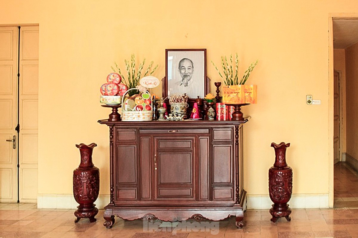 br/> Tầng 3 hiện được dùng làm nơi dâng hương tưởng niệm Chủ tịch Hồ Chí Minh.