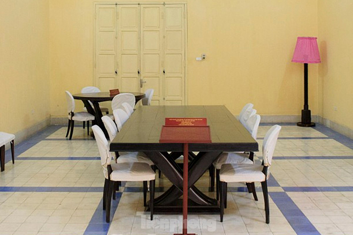 br/> Chiếc bàn nơi bản Tuyên ngôn độc lập được thông qua. 