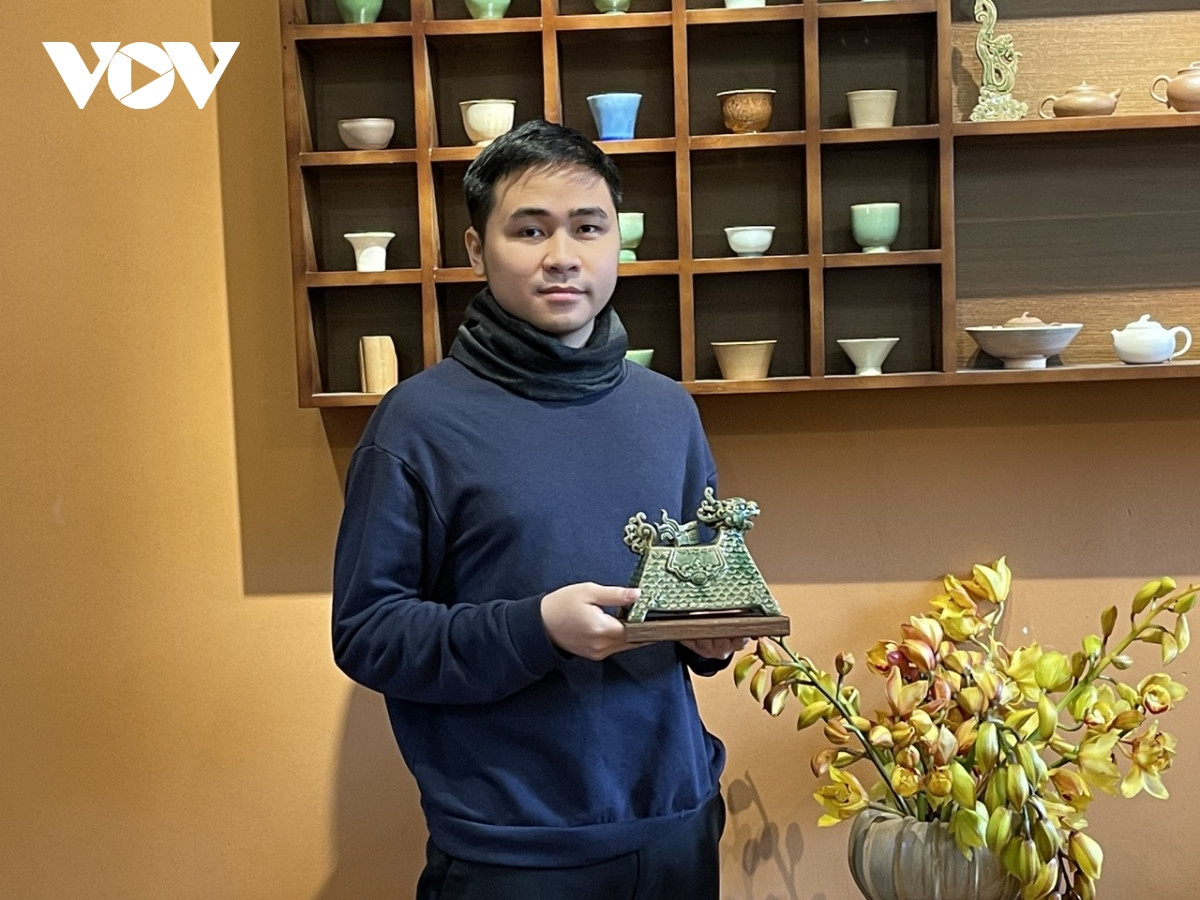 Nghệ nhân luôn đau đáu lưu giữ tinh hoa làng gốm cổ - Hình 4 Nghe nhan luon dau dau luu giu tinh hoa lang gom co-Hinh-4