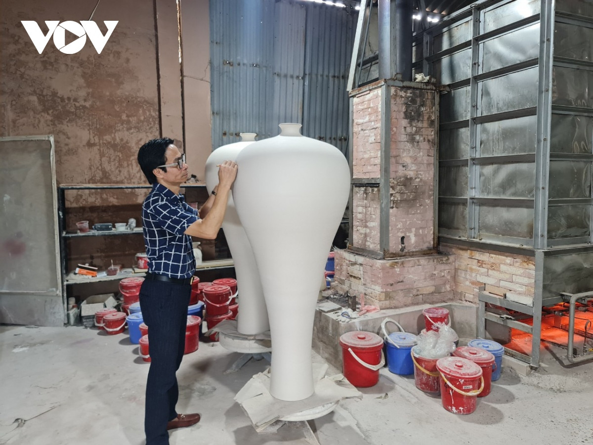 Nghệ nhân luôn đau đáu lưu giữ tinh hoa làng gốm cổ - Hình 2 Nghe nhan luon dau dau luu giu tinh hoa lang gom co-Hinh-2