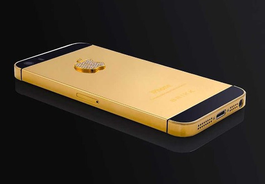 iPhone 5 kim cương đen là chiếc điện thoại đắt nhất được chế tạo trên thế giới với giá trị 15 triệu đôla. Chiếc điện thoại làm bằng vàng, được gắn với những viên kim cương đen 26carat, màn hình làm từ kính sapphire và logo quả táo ở mặt sau được làm từ 53 viên kim cương quý.